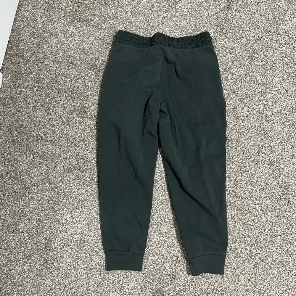 Old Navy High-Rise Jogger - Picture 5 of 7